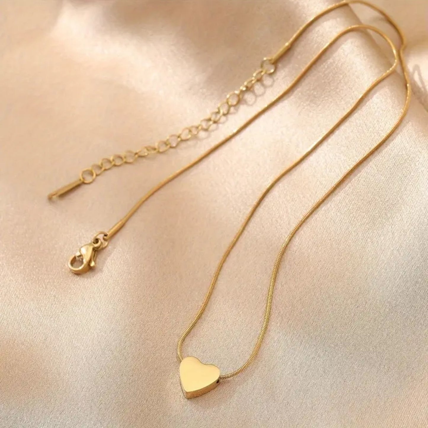 MINI HEART CHARM NECKALCE